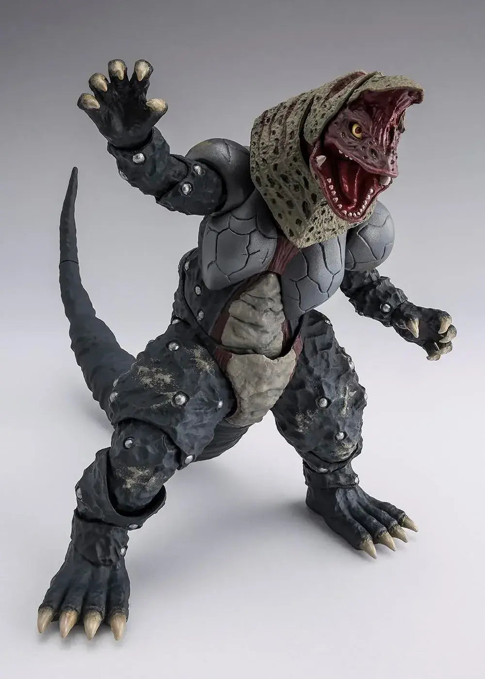 Tamashii Nations S.H. Figuarts Ultraman Tiga Golza Display Figure